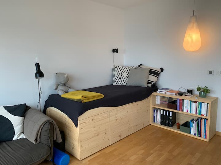 Bureau du salon/ chambre d'amis au 2e étage