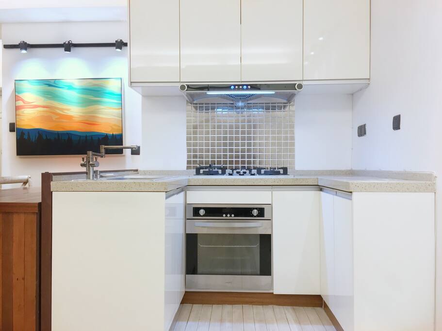 Open kitchen with oven, 带烤箱开放式厨房