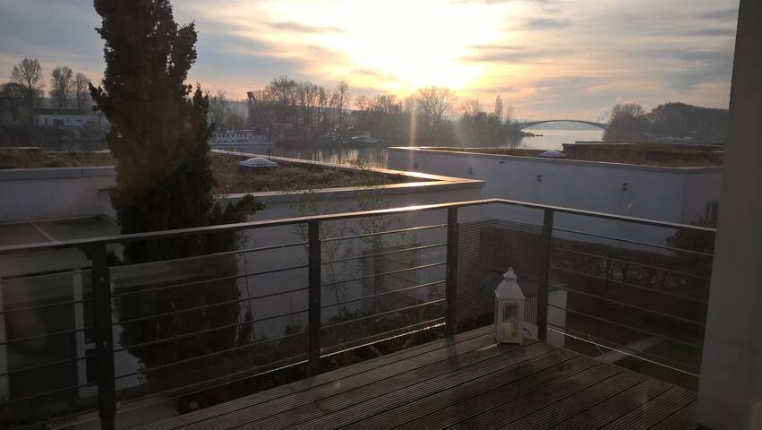 Wohnen Haus Am Wasser In Wiesbaden Schierstein Townhouses For Rent In Wiesbaden Hessen Germany