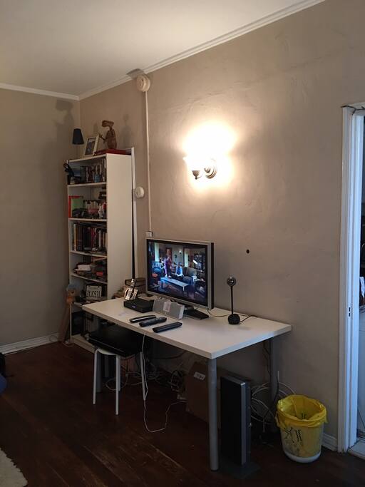 Television (no cable) WiFi throughout