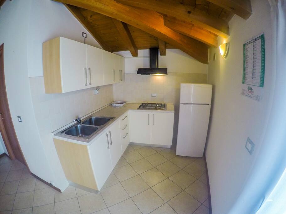 vista appartamento con angolo cottura-