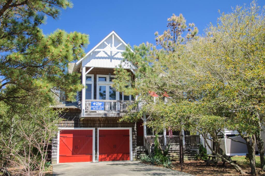 JR121: Reminiscent | Front Exterior