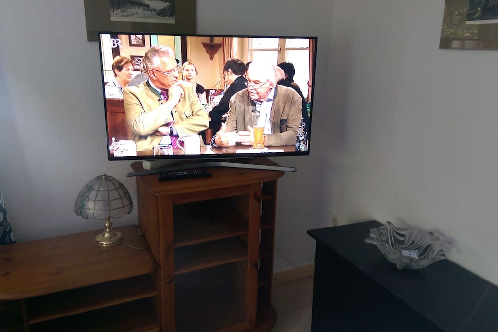 living room -
tv with internet