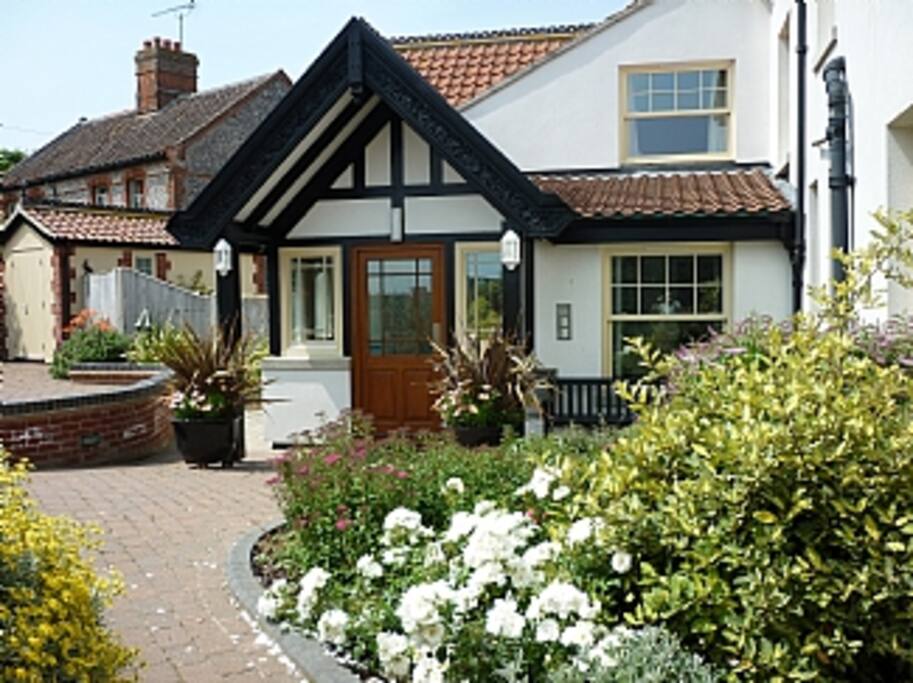 Seaview Court main entrance