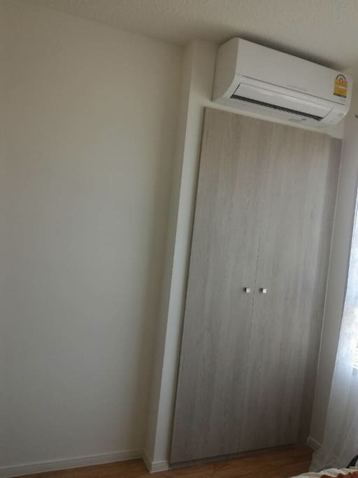 Build-in closet and air condition