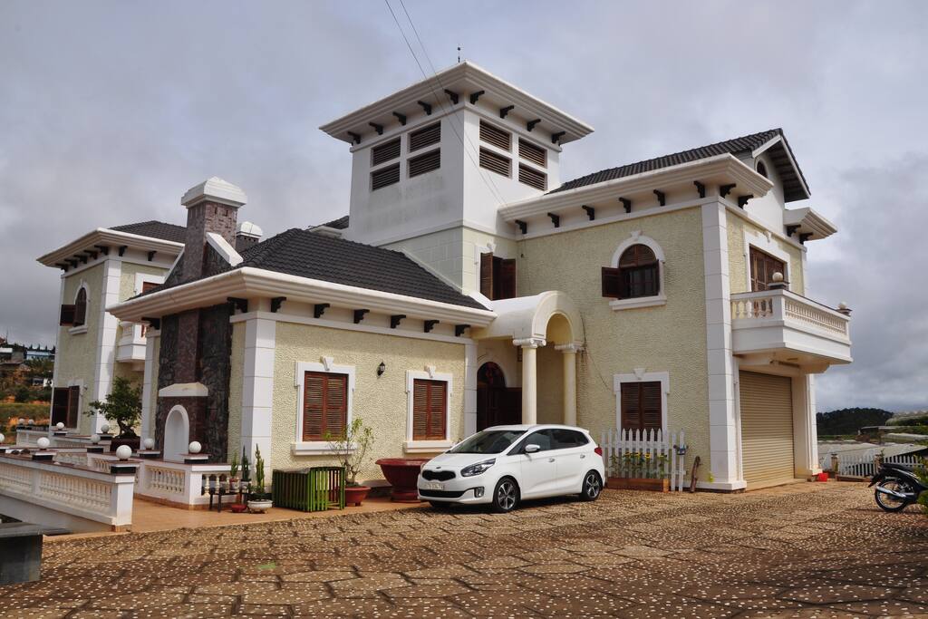 Di's House