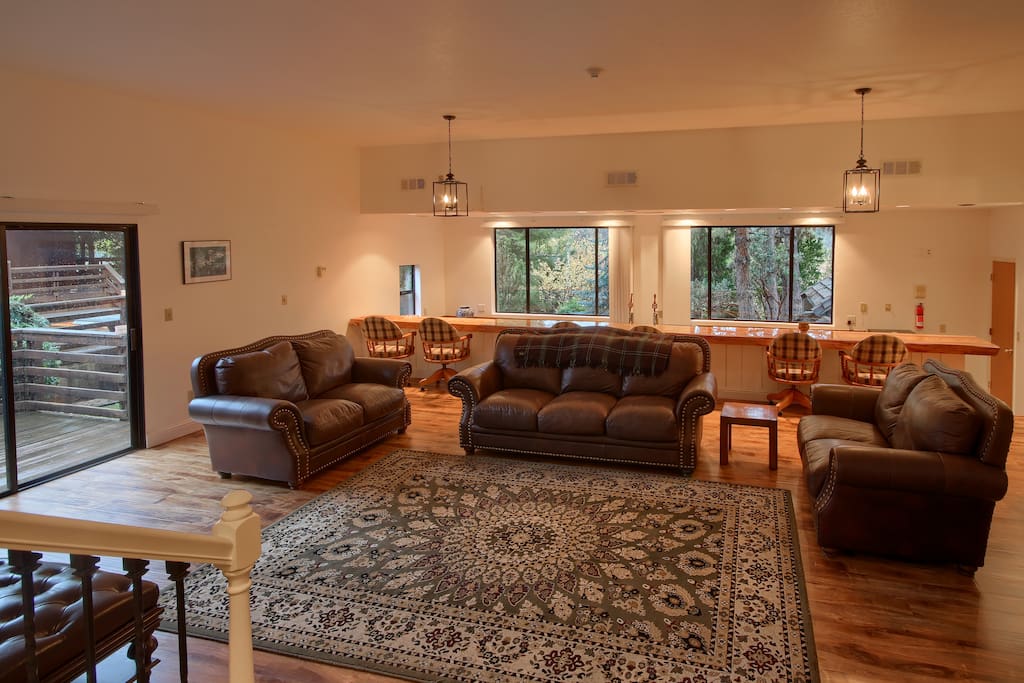 The Mountain Lodge Living Room - with bar, fireplace, tv and dining table.