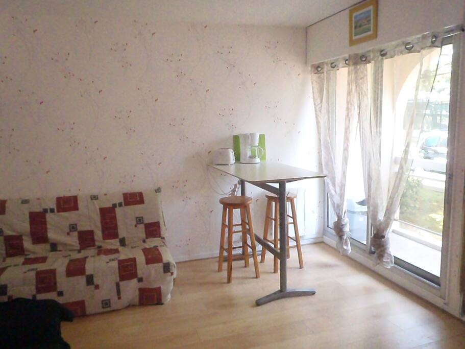 Le coin table et divan