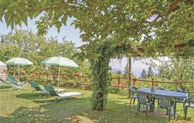 Holiday apartment with 1 bedroom on 70m² in Gargnano Bs