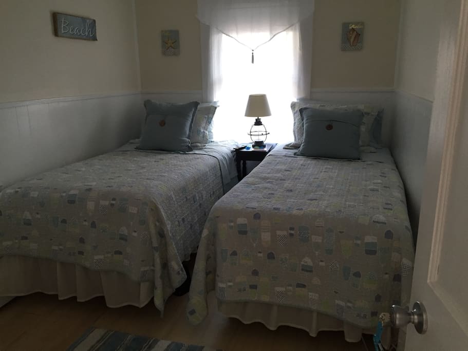 Twin bedroom