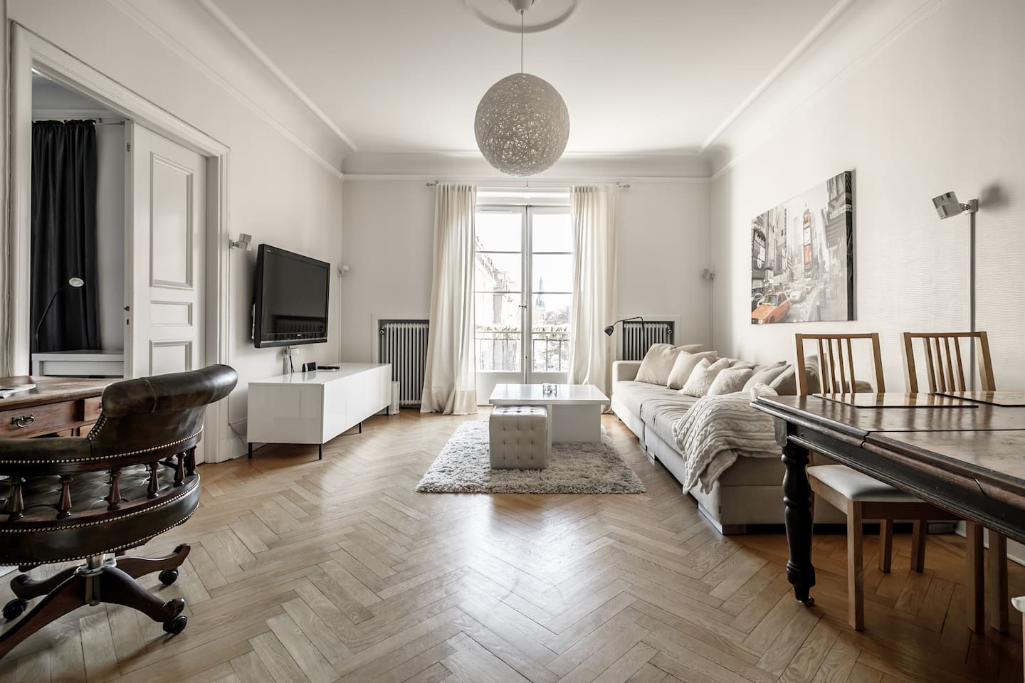 unwind in 2br turn of the century apt in Östermalm apartments for