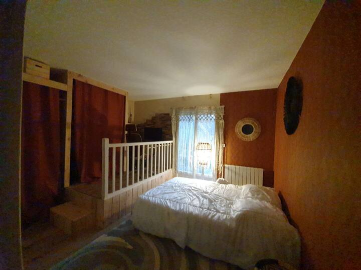 Chumba cha kulala 1 na eneo la ofisi 