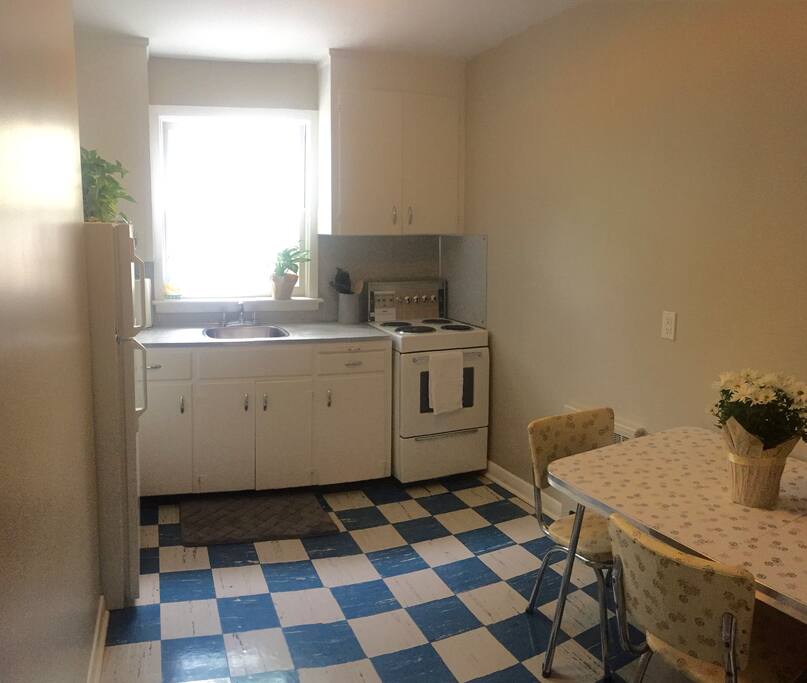 Eat-in kitchen