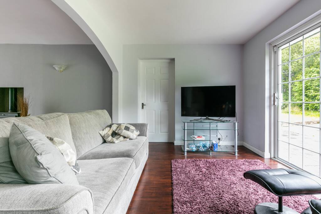 access to main living area for those guests staying longer than 2 nights