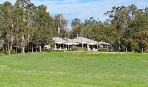 Valley View - Ferguson Valley (Farm Stay)
