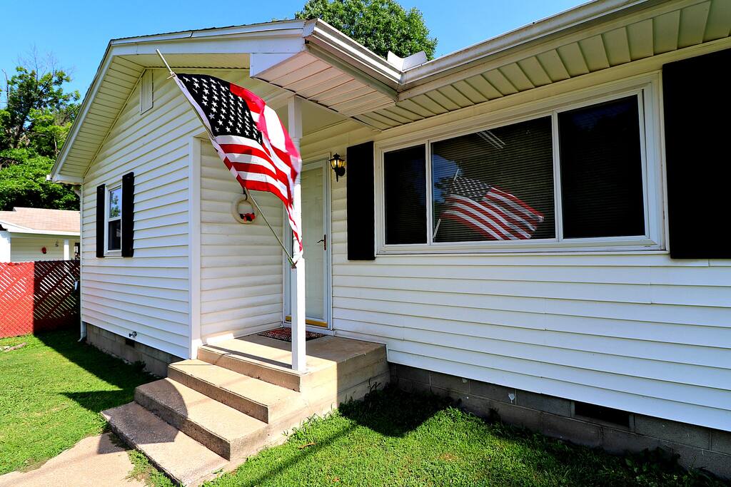 Enjoy a slice of Americana in this quaint cottage.