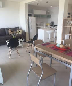 PINAMAR. DEPARTAMENTO FRENTE AL MAR CON PISCINA.