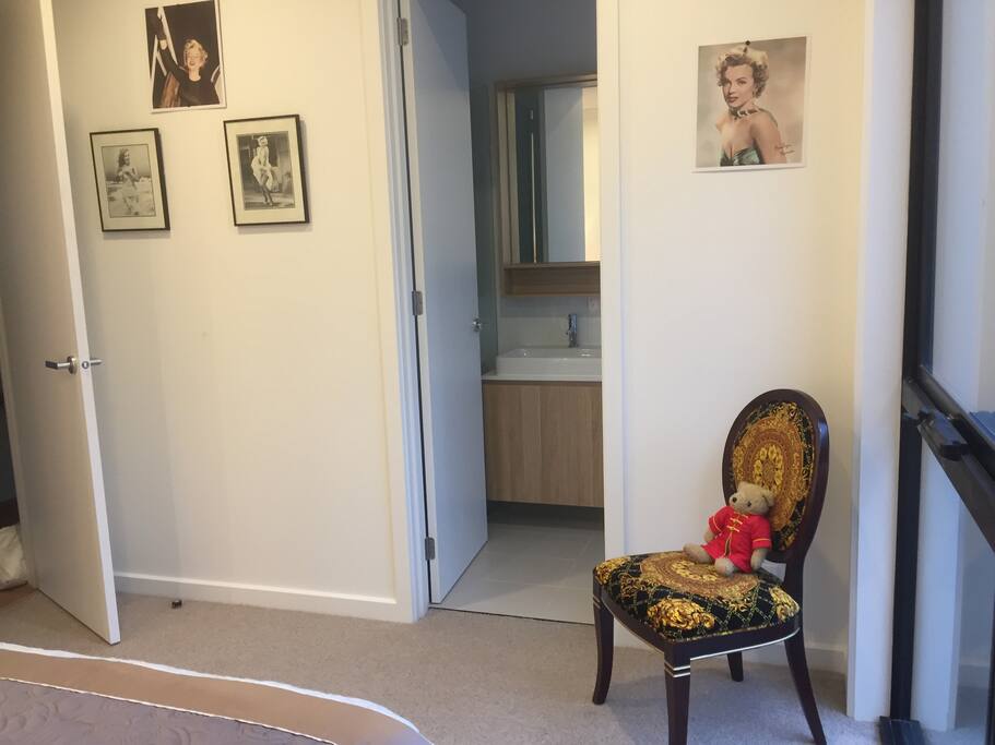 Monroe bedroom to ensuite