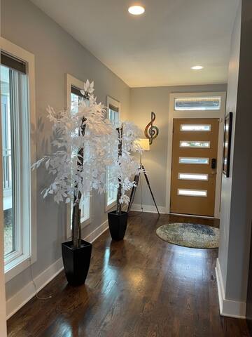 Downtown View Roof Deck*Sleeps 12*1.5 to Broadway gallery image 4