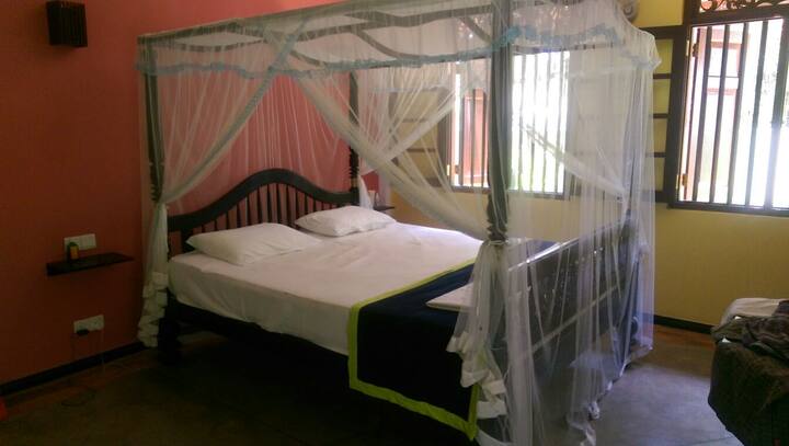 Chumba cha kulala kwenye ghorofa ya chini