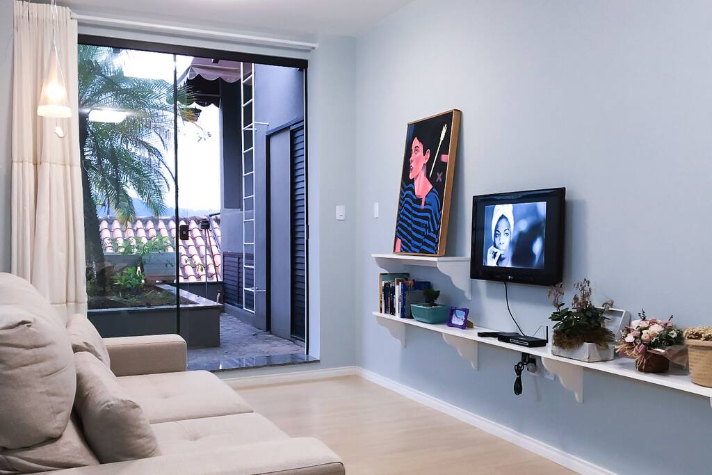Sala ampla e arejada