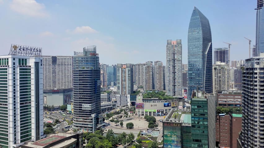 重庆静静小屋 距观音桥轻轨站步行仅3分钟/解放碑机场火车北站一车直达/阳台俯瞰3D重庆璀璨都巿夜景