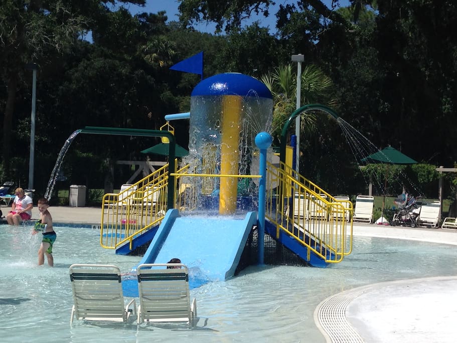 Large family pool-locker rooms-multiple water games. Full access with this rental~