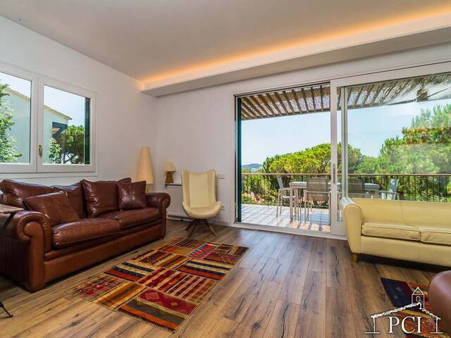 Sc204 Fabulous House with Private Pool and Garden gallery image 3