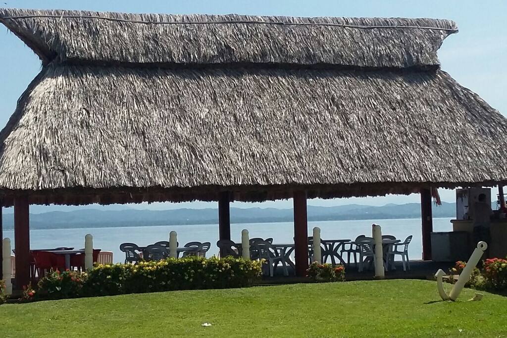 At vacations seasons this area its open and offers drinks