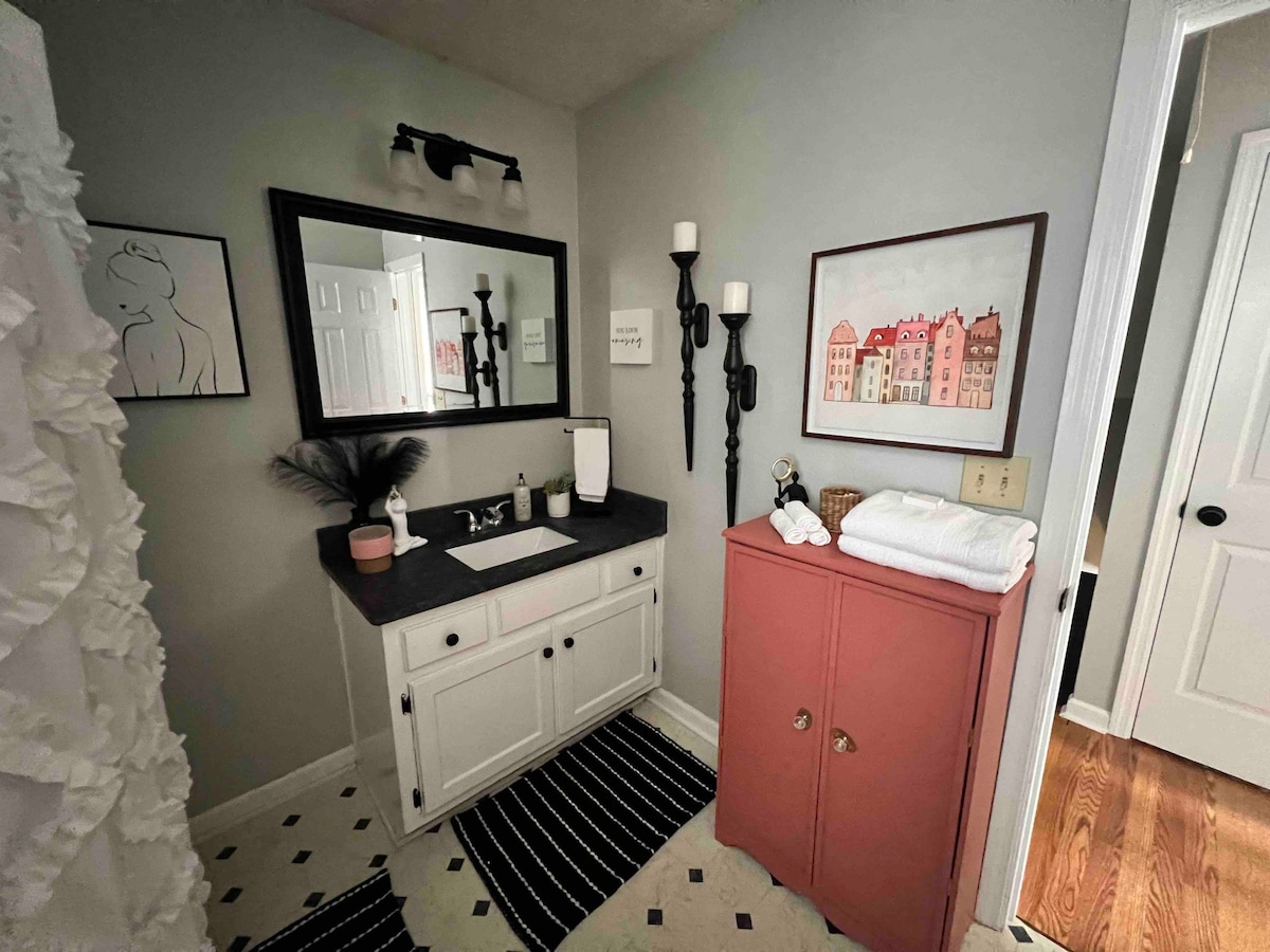 Sharp Cape Cod 4 beds, 2 Bath w/finished basement