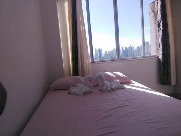 A beautiful apartment with a shared pool and gym — 0 bedroom vacation rental in Panama City