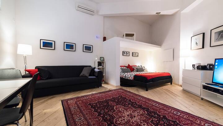 Loft with private bathroom near metro station