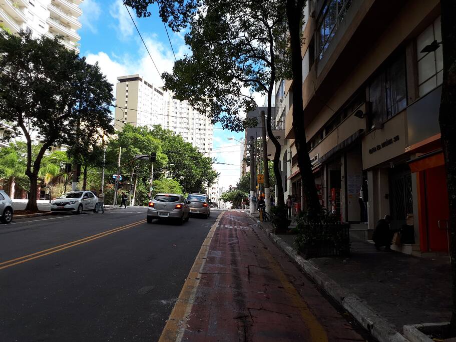 local do apto do lado direito. Esquina com Viaduto Nove de Julho.