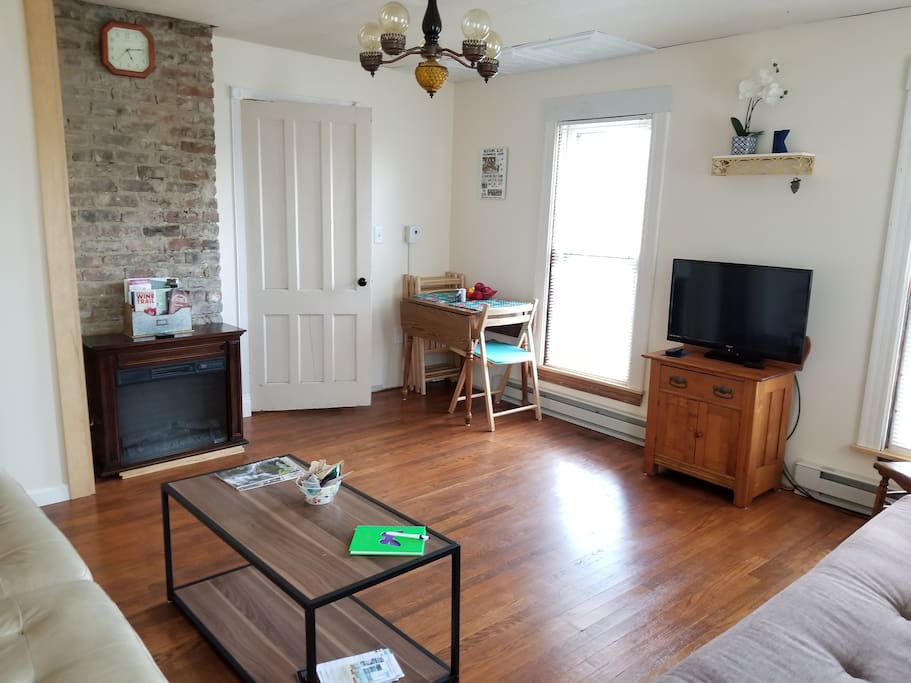 Living room with fireplace and cable TV and leather couch