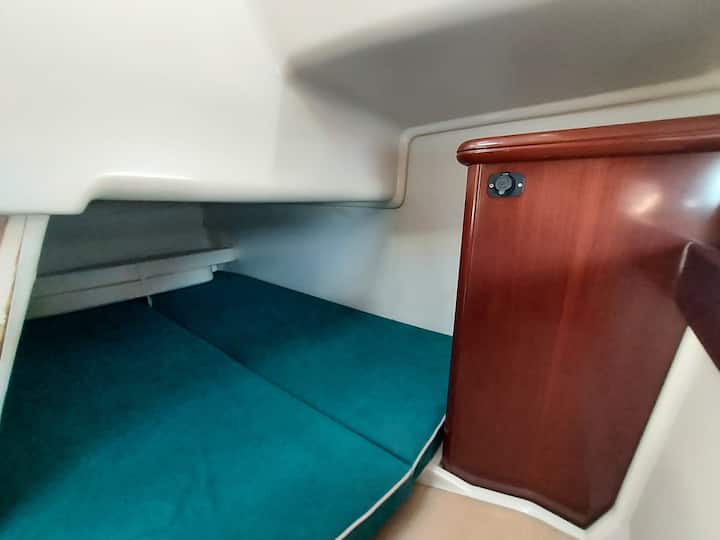 Bedroom, double bed.