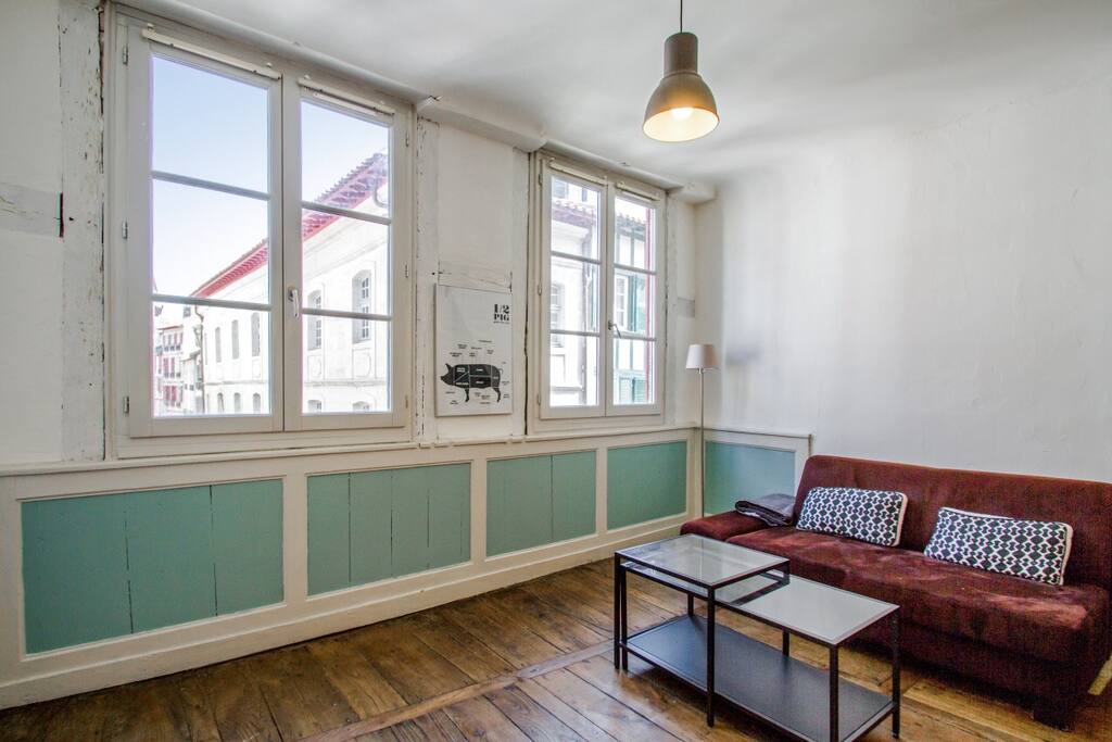 Salon vue sur Bayonne
