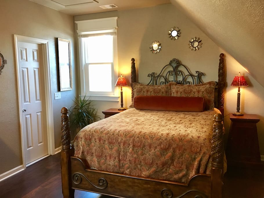 Queen bed with Serta i-series memory foam mattress.
