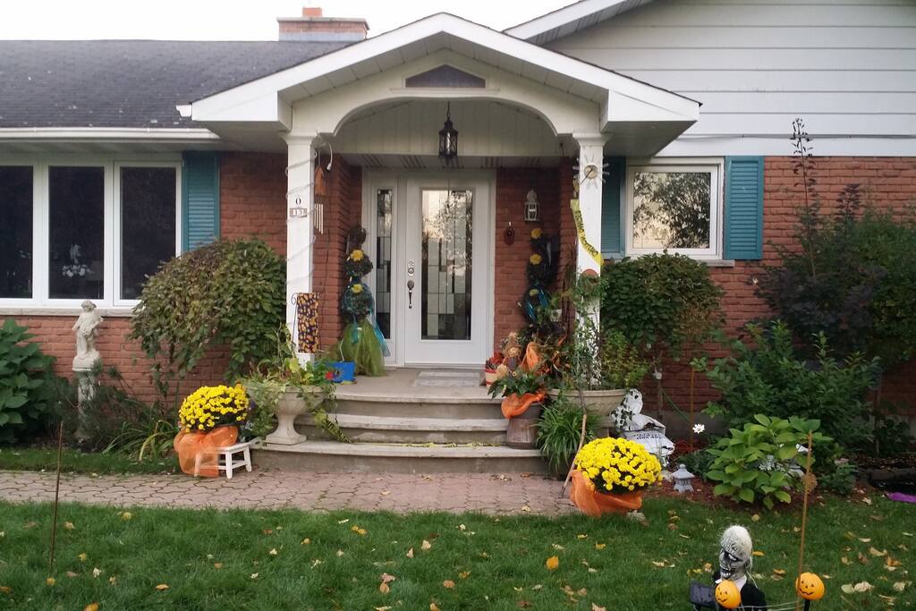 Welcoming FRONT entrance--wheelchair accessible via garage with low-rise only 2" height stair risers, home is ALL ONE LEVEL, no other stairs, outdoor decks require no-stair entry