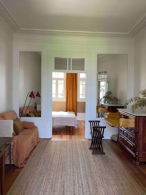 Anúncio popular: 1920’s Apartment with Terrace. em União Das Freguesias De Cedofeita, Santo Ildefonso, Sé, Miragaia, São Nicolau E Vitória
