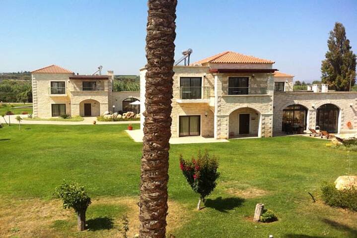 Villas Platanias 3 Bedroom villa gallery image 2