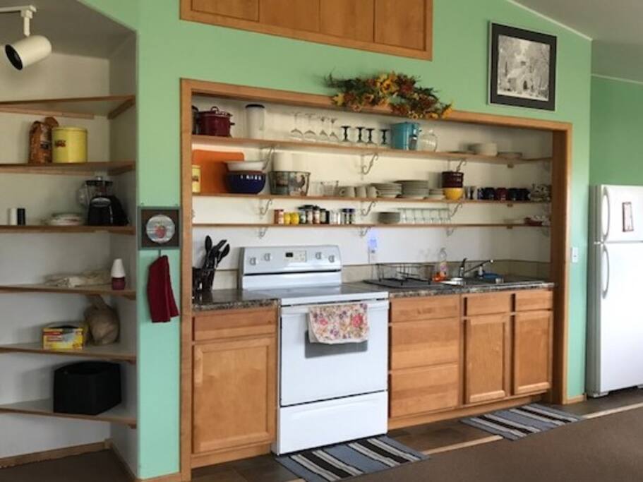 Very nice stocked kitchen