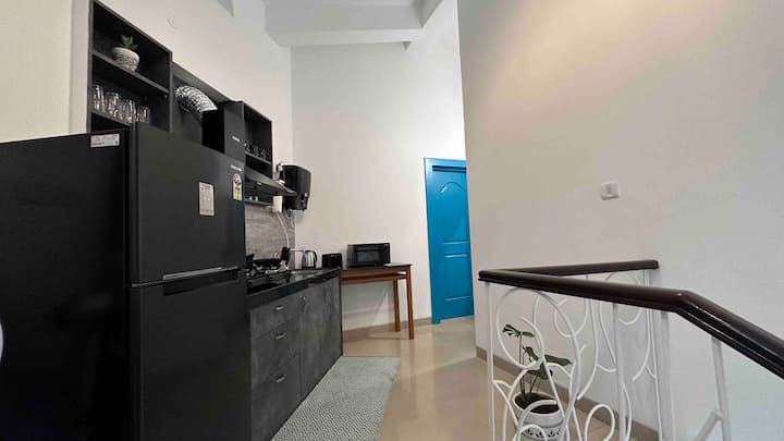 Kitchenette image 2