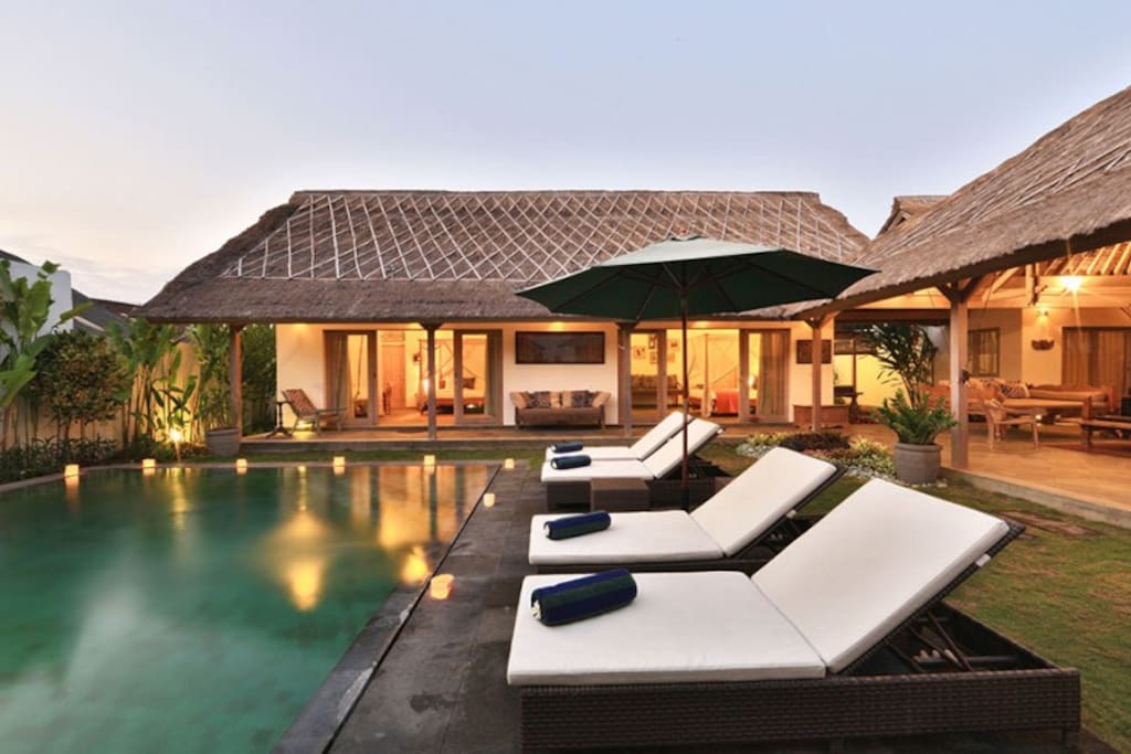 Seating pool view