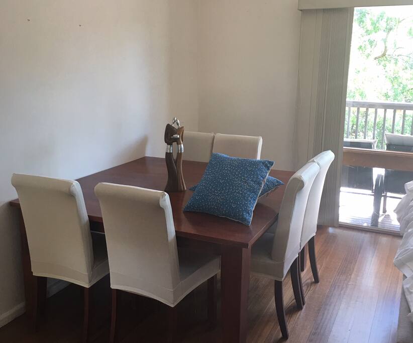 Dining for 6 overlooking the deck