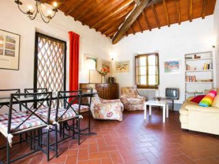 Apt. La Lilla: sala pranzo-soggiorno