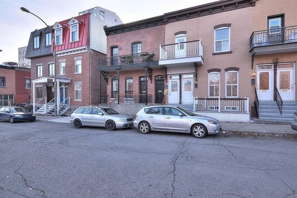 The house has just been renovated, it will come fully furnished.