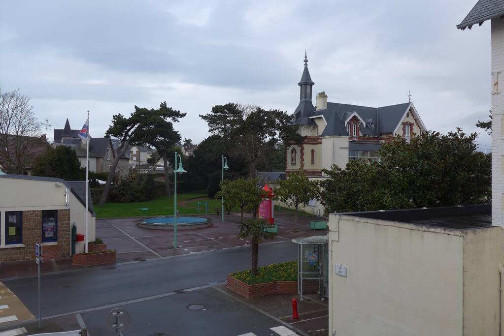 Centre ville avec les commerces au pied de l'appartement