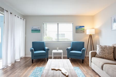 Pet Friendly, 1 Bdr 1 Bath, Private Beach & Pool