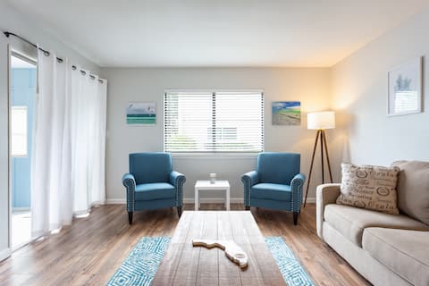 Pet Friendly, 1 Bdr 1 Bath, Private Beach & Pool