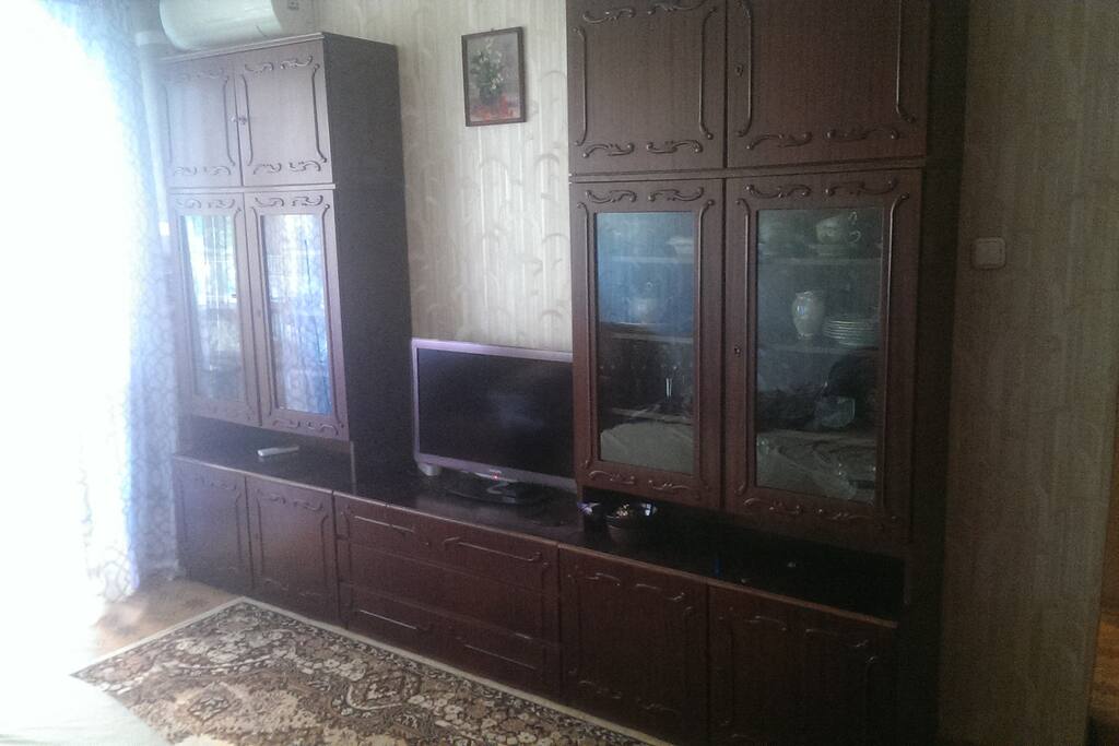 Гостинная (АС, TV, диван-кровать - 2 шт., балкон)